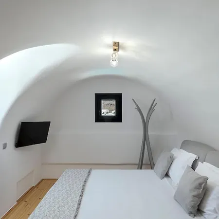 Black And White Villa Vourvoulos
